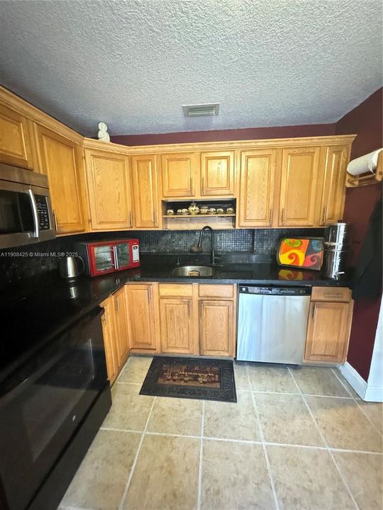 For Rent: $3,200 (3 beds, 2 baths, 1500 Square Feet)