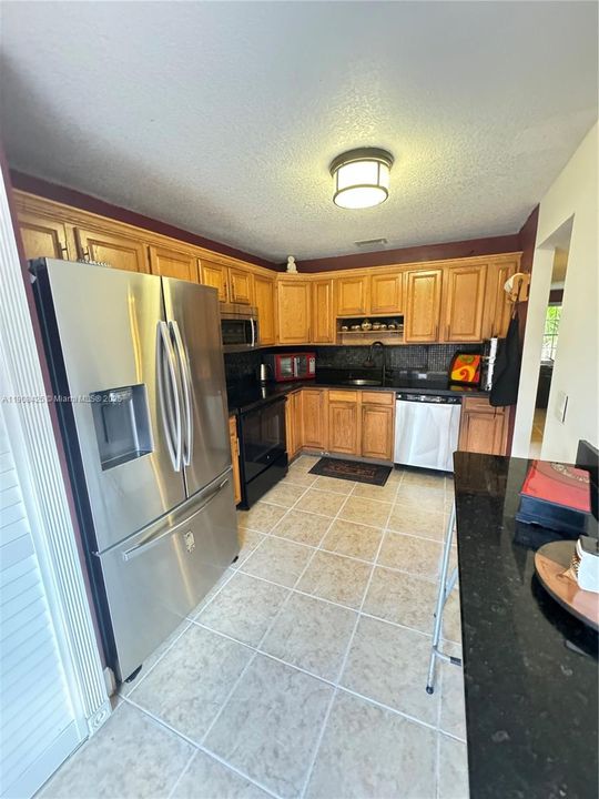 For Rent: $3,200 (3 beds, 2 baths, 1500 Square Feet)