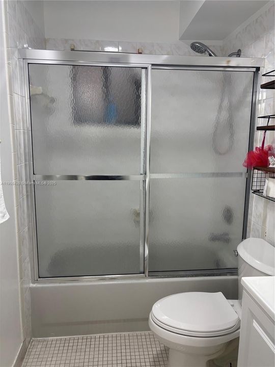 合同活跃: $230,000 (2 贝兹, 2 浴室, 1030 平方英尺)