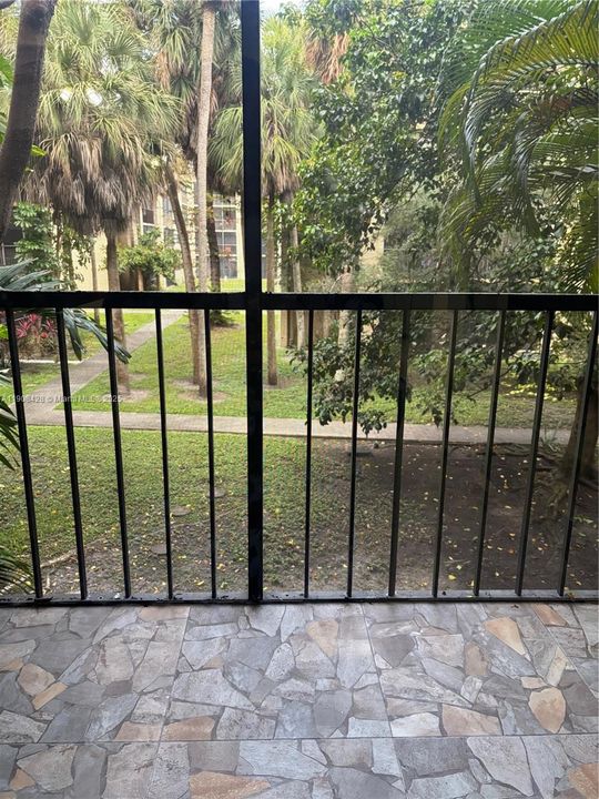 合同活跃: $230,000 (2 贝兹, 2 浴室, 1030 平方英尺)