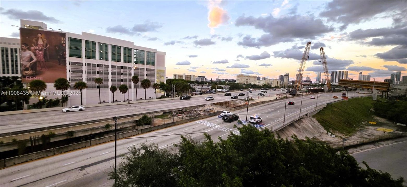 待售: $220,000 (1 贝兹, 1 浴室, 743 平方英尺)