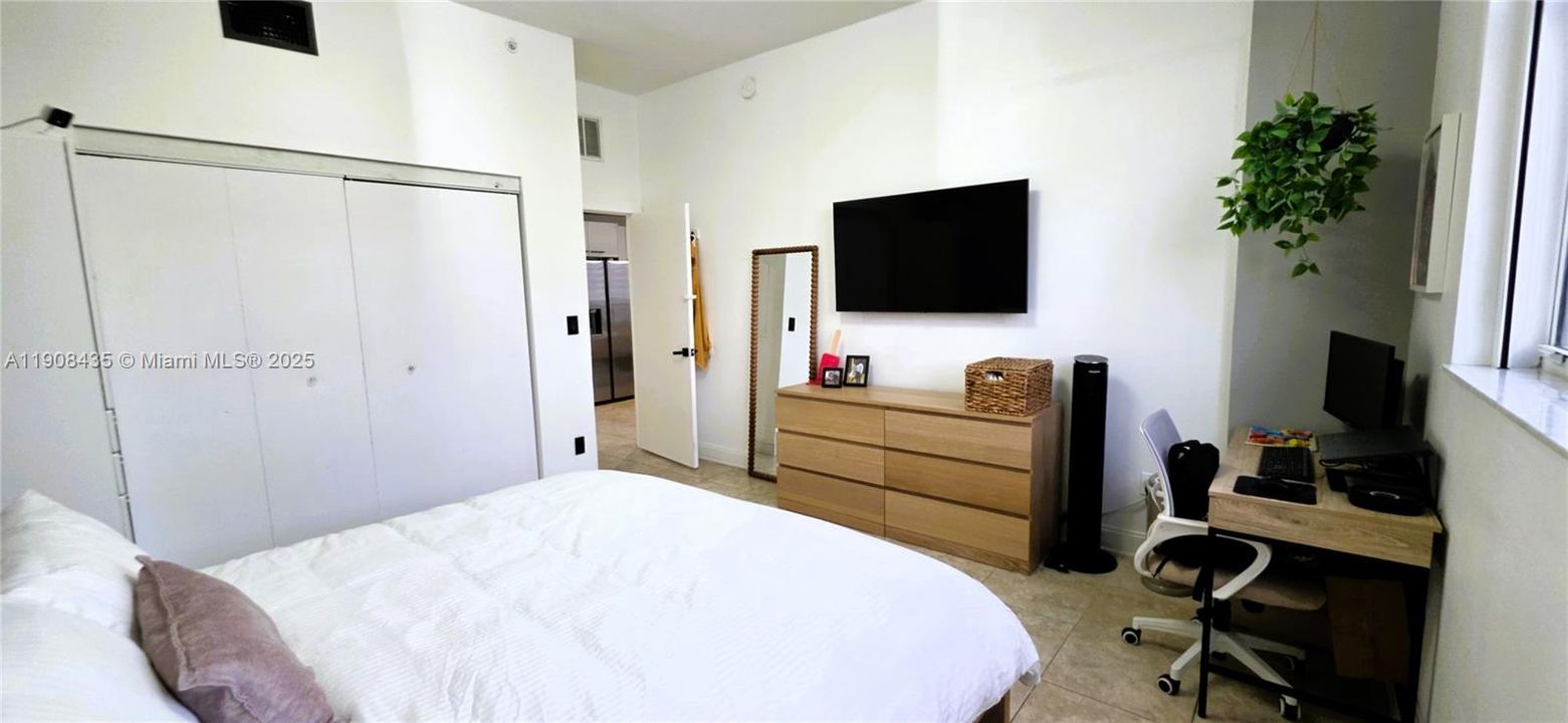 待售: $220,000 (1 贝兹, 1 浴室, 743 平方英尺)