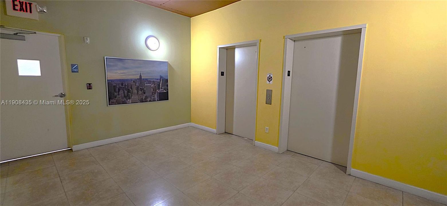 待售: $220,000 (1 贝兹, 1 浴室, 743 平方英尺)