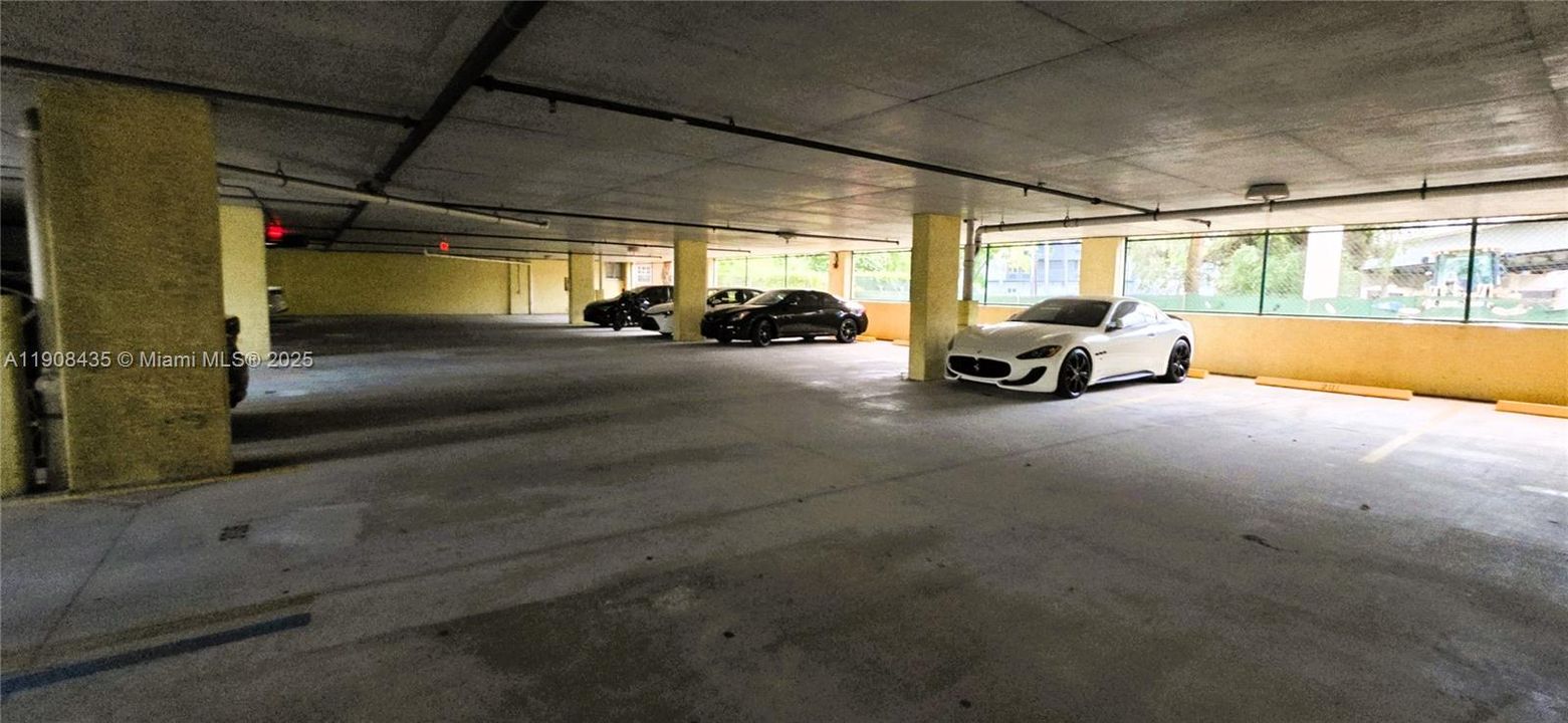 待售: $220,000 (1 贝兹, 1 浴室, 743 平方英尺)