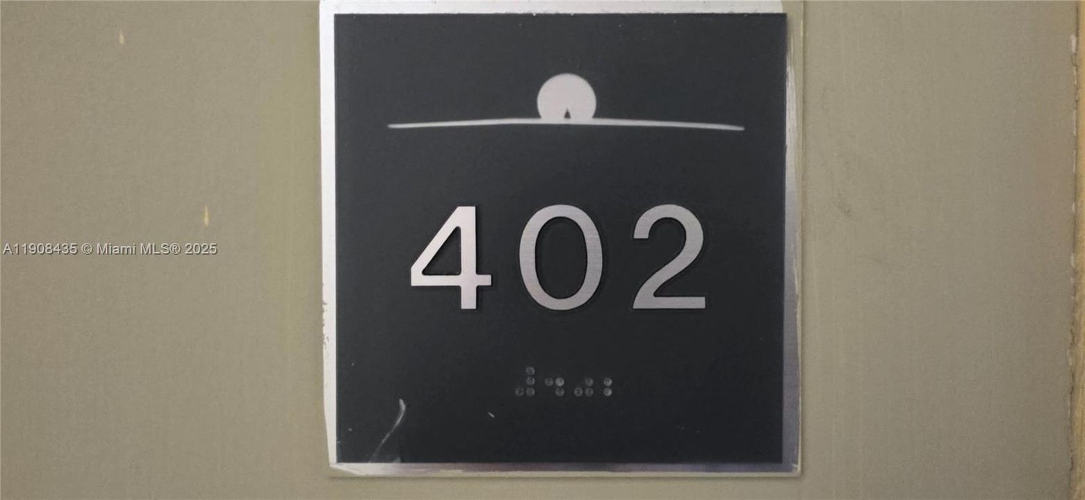 待售: $220,000 (1 贝兹, 1 浴室, 743 平方英尺)