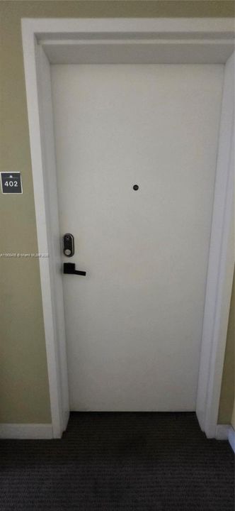 待售: $220,000 (1 贝兹, 1 浴室, 743 平方英尺)