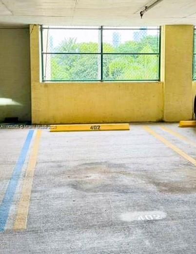 待售: $220,000 (1 贝兹, 1 浴室, 743 平方英尺)