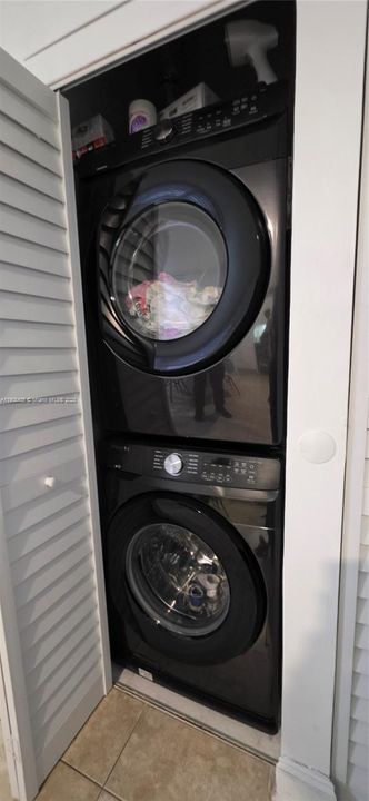 待售: $220,000 (1 贝兹, 1 浴室, 743 平方英尺)