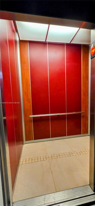 待售: $220,000 (1 贝兹, 1 浴室, 743 平方英尺)