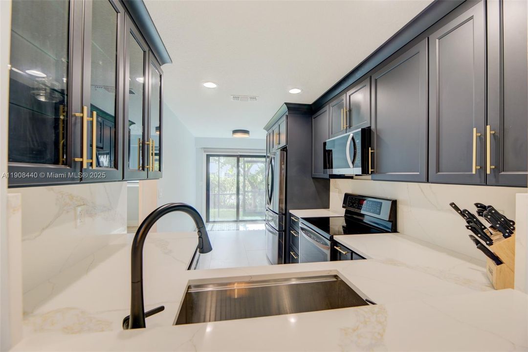 Deep S/S Sink, Stunning Porcelain Counters