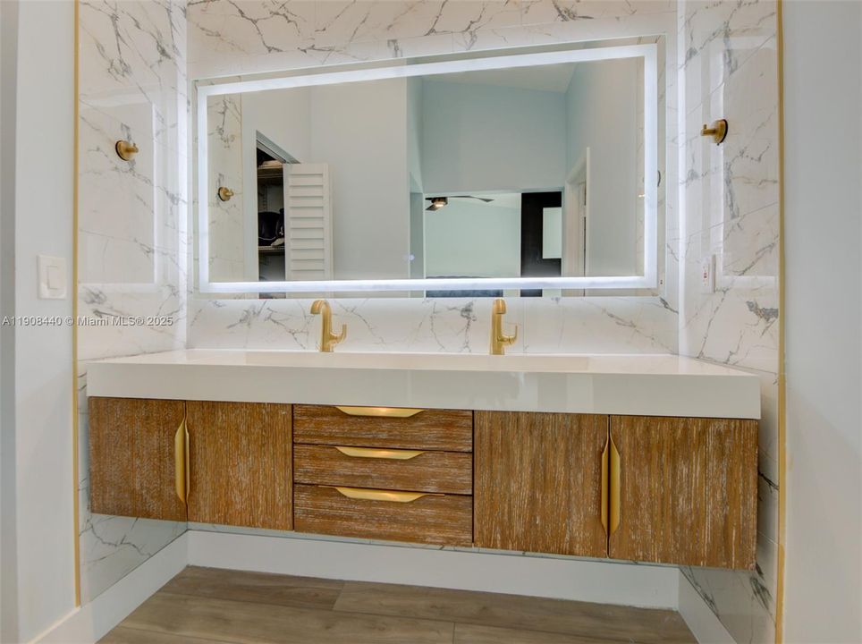 Active With Contract: $420,000 (2 beds, 2 baths, 1241 Square Feet)