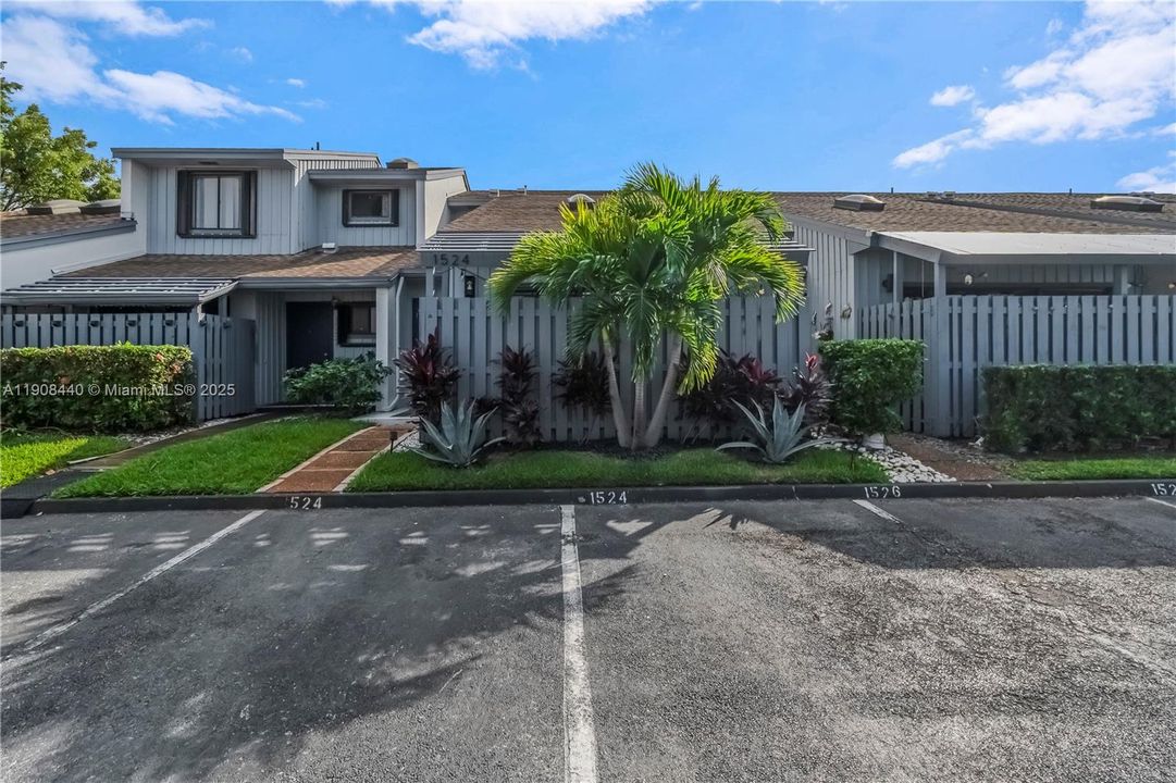 Active With Contract: $420,000 (2 beds, 2 baths, 1241 Square Feet)