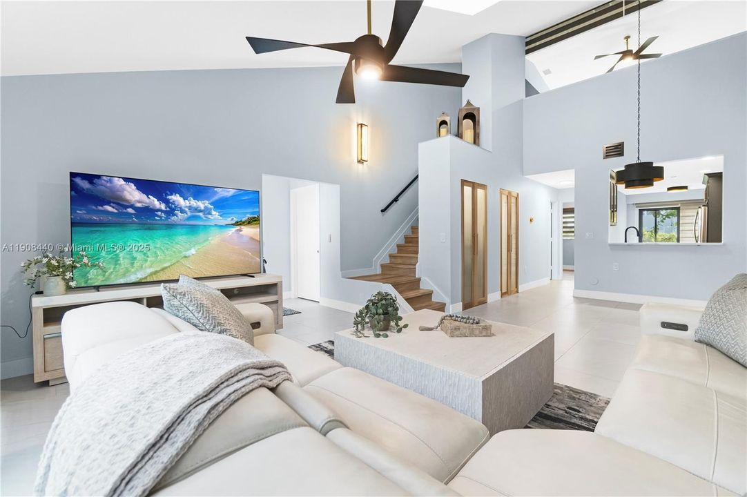 Active With Contract: $420,000 (2 beds, 2 baths, 1241 Square Feet)