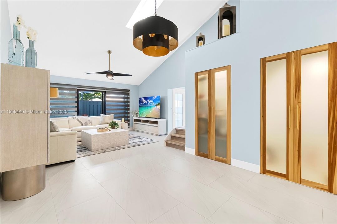 Active With Contract: $420,000 (2 beds, 2 baths, 1241 Square Feet)