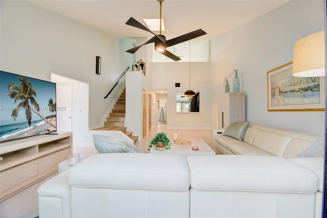 Active With Contract: $420,000 (2 beds, 2 baths, 1241 Square Feet)