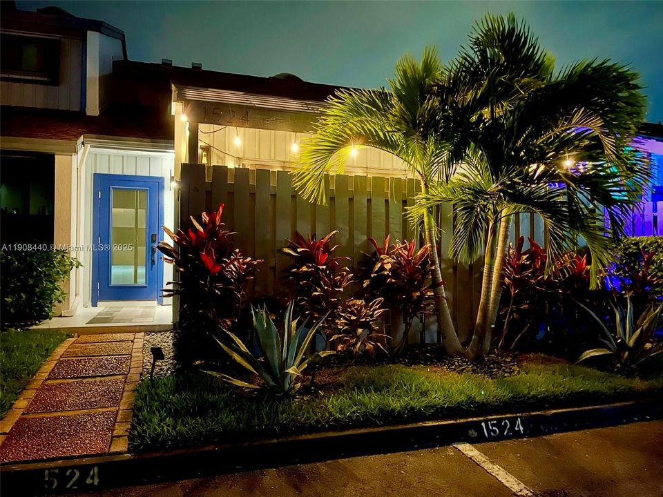 Active With Contract: $420,000 (2 beds, 2 baths, 1241 Square Feet)