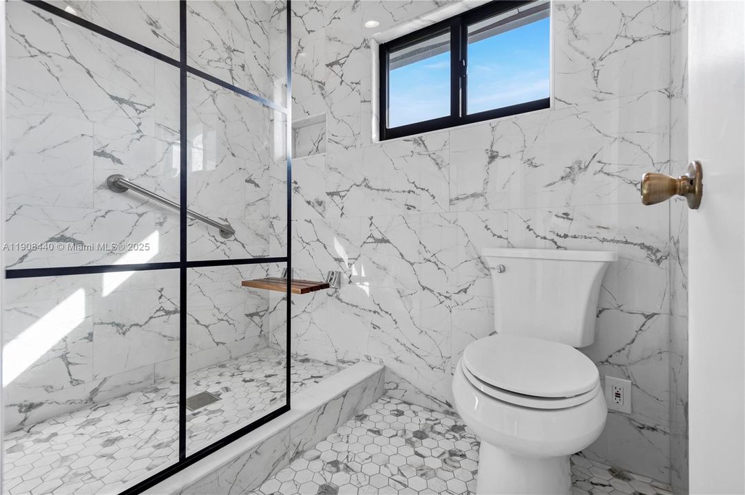 Active With Contract: $420,000 (2 beds, 2 baths, 1241 Square Feet)