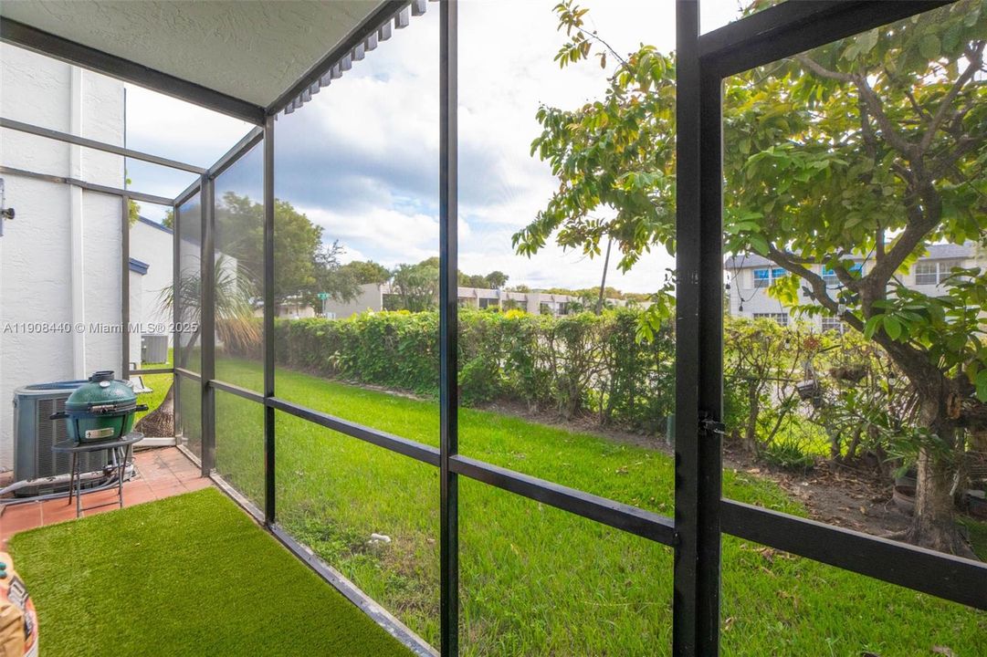 Active With Contract: $420,000 (2 beds, 2 baths, 1241 Square Feet)