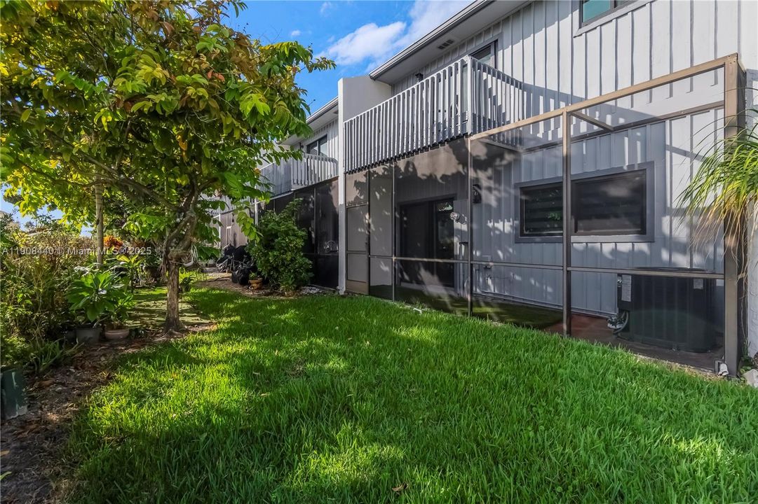 Active With Contract: $420,000 (2 beds, 2 baths, 1241 Square Feet)