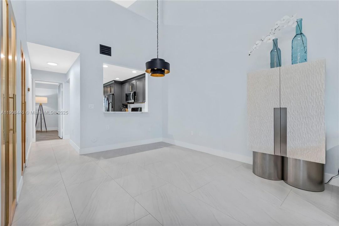 Active With Contract: $420,000 (2 beds, 2 baths, 1241 Square Feet)