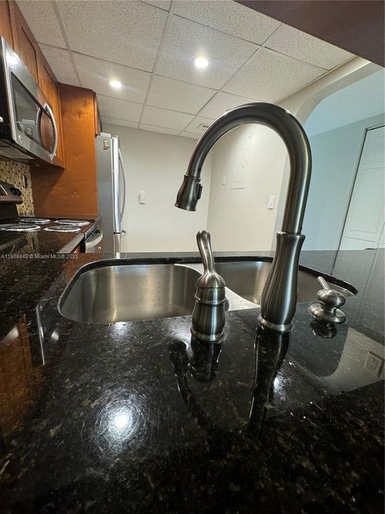 合同活跃: $2,850 (3 贝兹, 2 浴室, 1500 平方英尺)