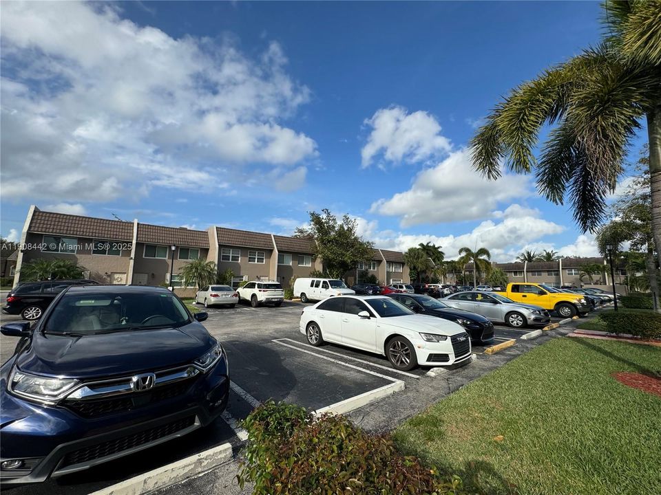 合同活跃: $2,850 (3 贝兹, 2 浴室, 1500 平方英尺)