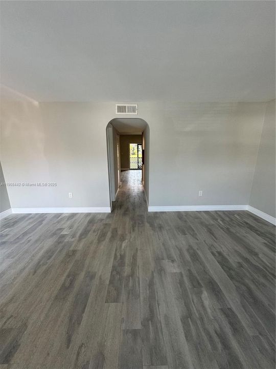 合同活跃: $2,850 (3 贝兹, 2 浴室, 1500 平方英尺)