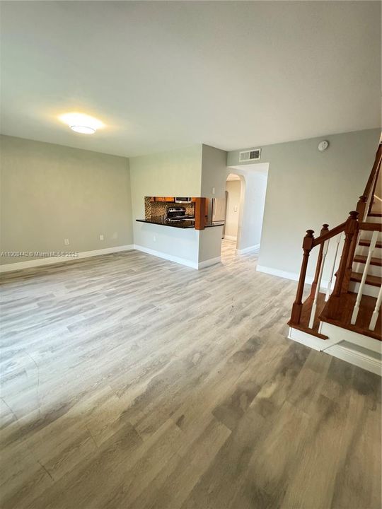 合同活跃: $2,850 (3 贝兹, 2 浴室, 1500 平方英尺)