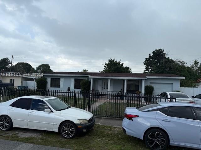 合同活跃: $520,000 (4 贝兹, 2 浴室, 1850 平方英尺)