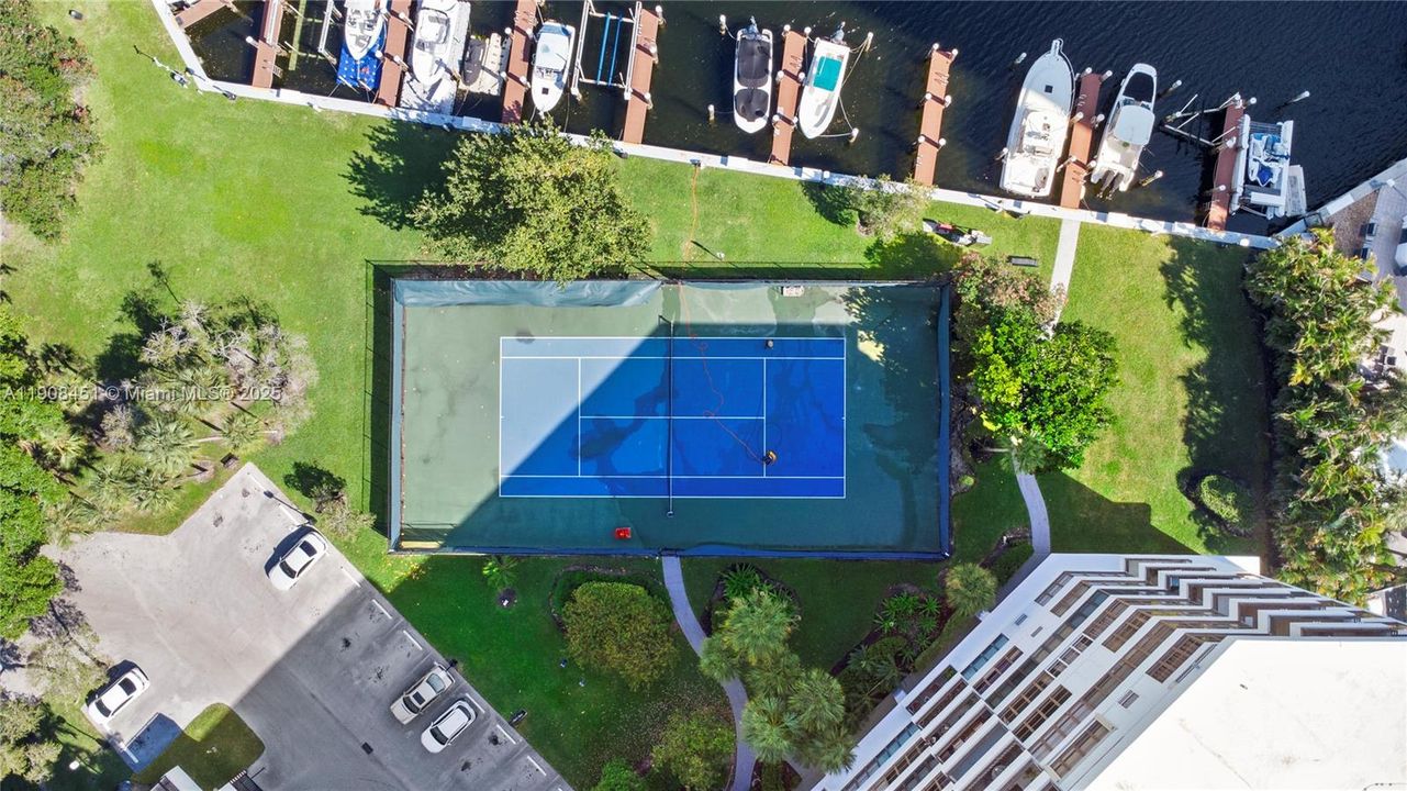 For Sale: $289,000 (1 beds, 1 baths, 1000 Square Feet)