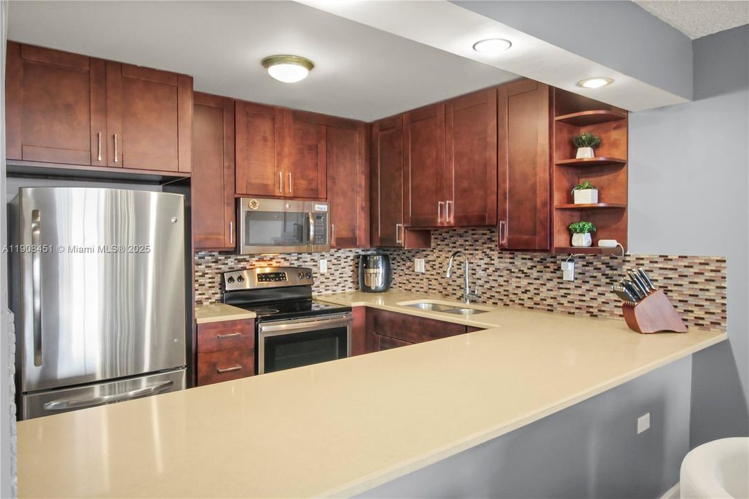 For Sale: $289,000 (1 beds, 1 baths, 1000 Square Feet)