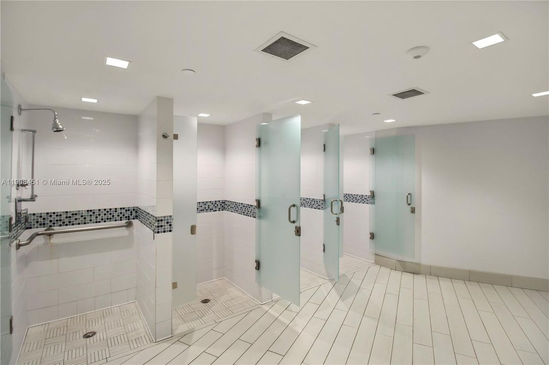 For Sale: $289,000 (1 beds, 1 baths, 1000 Square Feet)