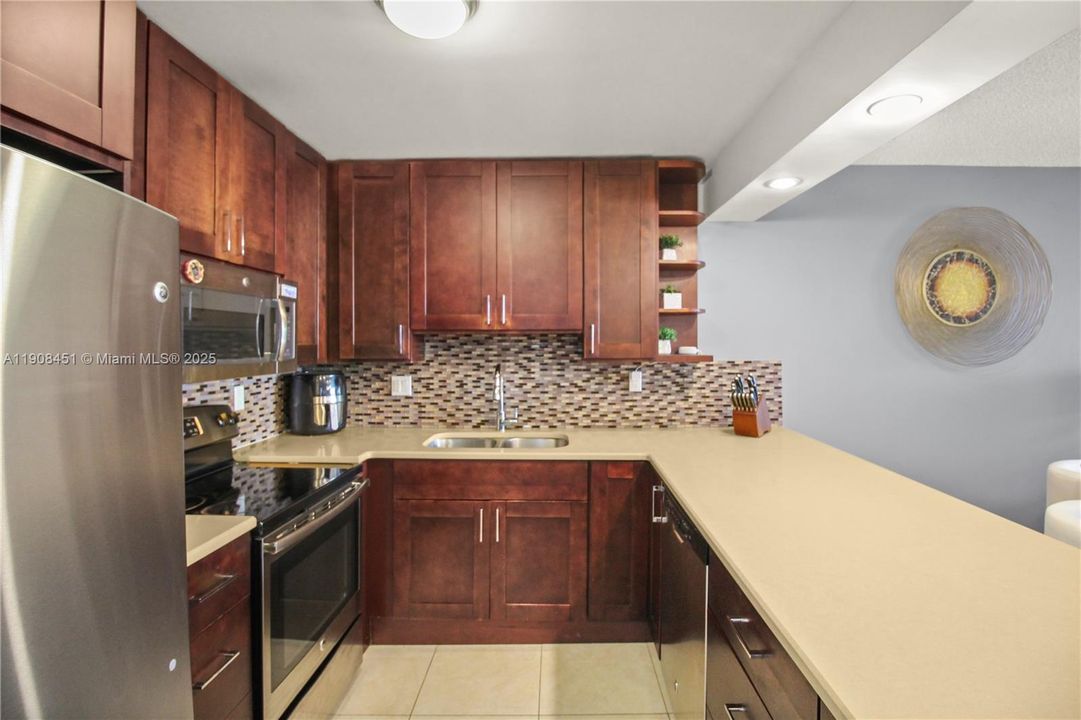 For Sale: $289,000 (1 beds, 1 baths, 1000 Square Feet)