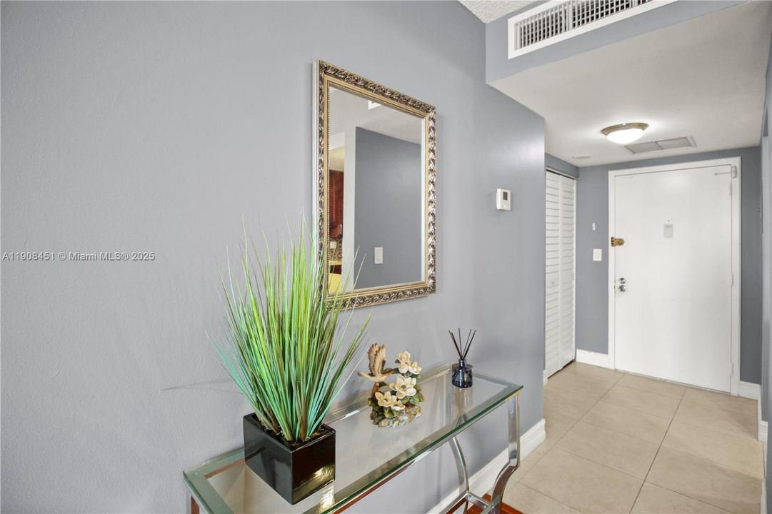 For Sale: $289,000 (1 beds, 1 baths, 1000 Square Feet)