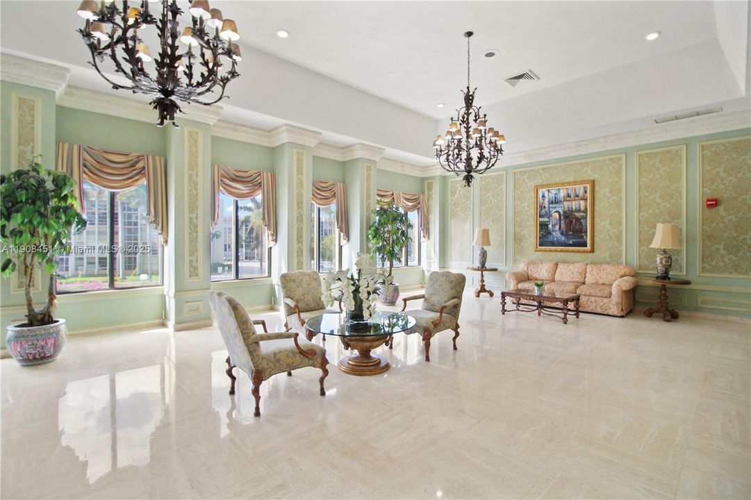 For Sale: $289,000 (1 beds, 1 baths, 1000 Square Feet)