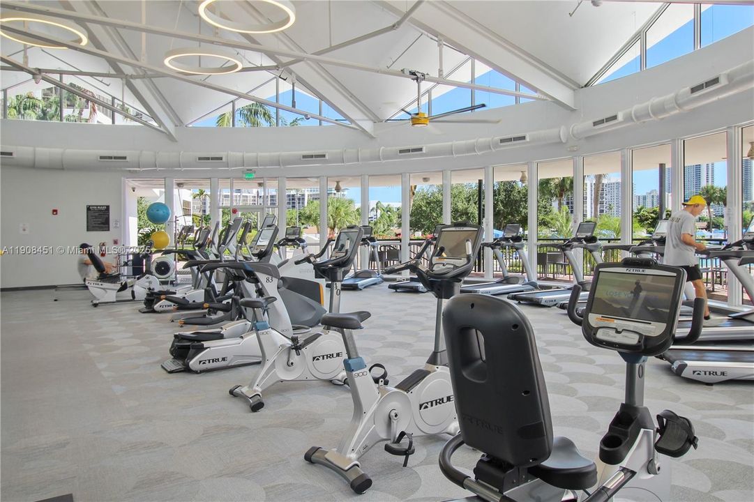 For Sale: $289,000 (1 beds, 1 baths, 1000 Square Feet)