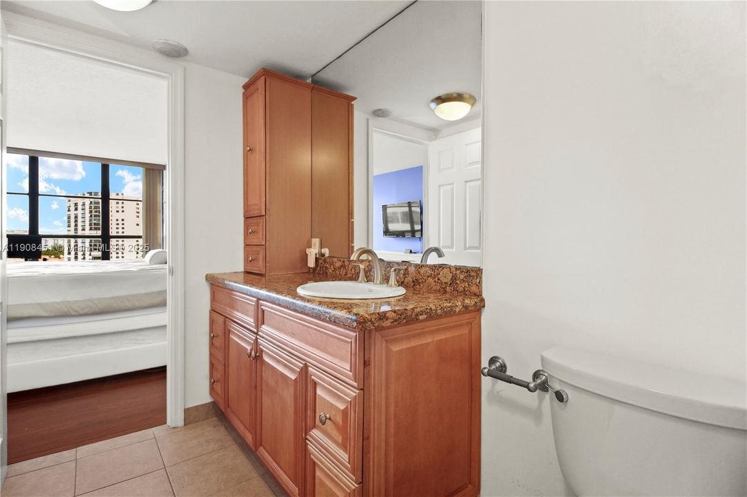 For Sale: $289,000 (1 beds, 1 baths, 1000 Square Feet)