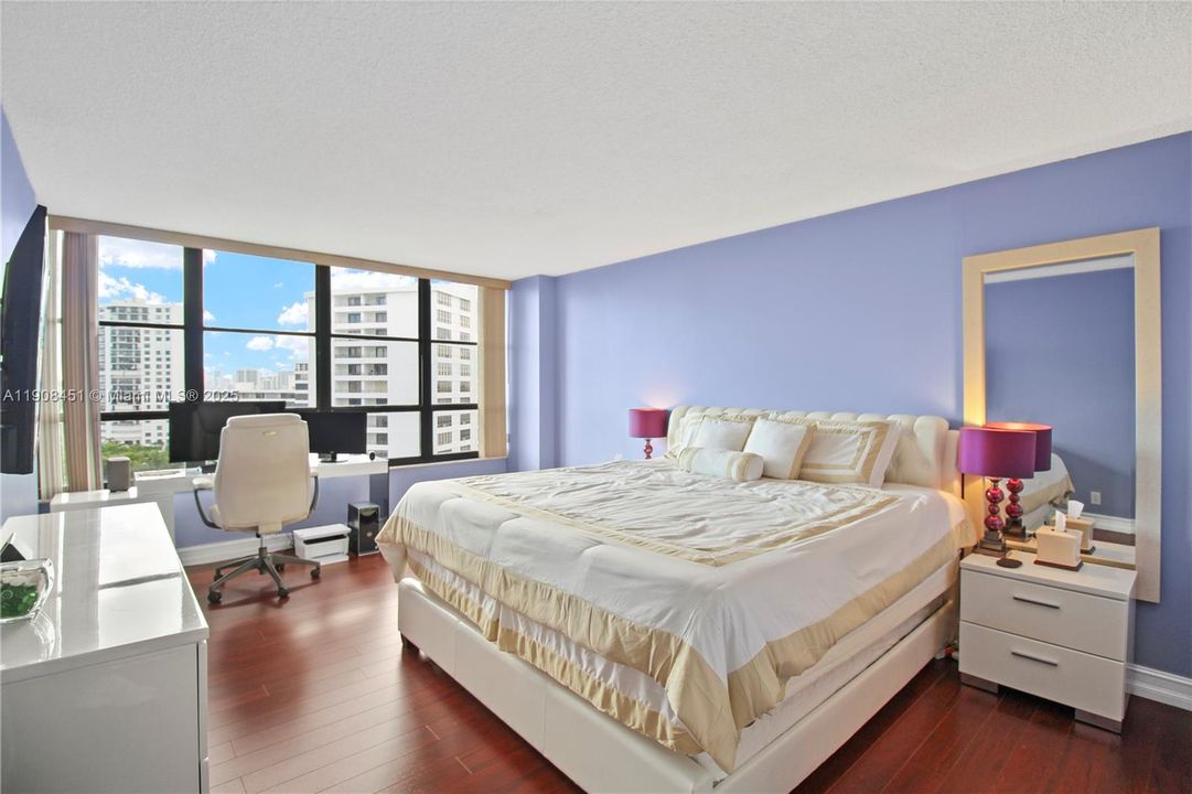 For Sale: $289,000 (1 beds, 1 baths, 1000 Square Feet)