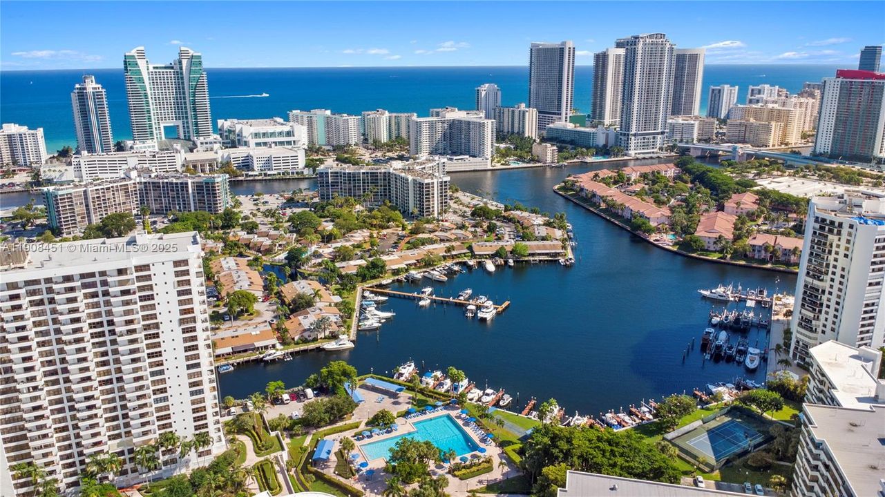 For Sale: $289,000 (1 beds, 1 baths, 1000 Square Feet)