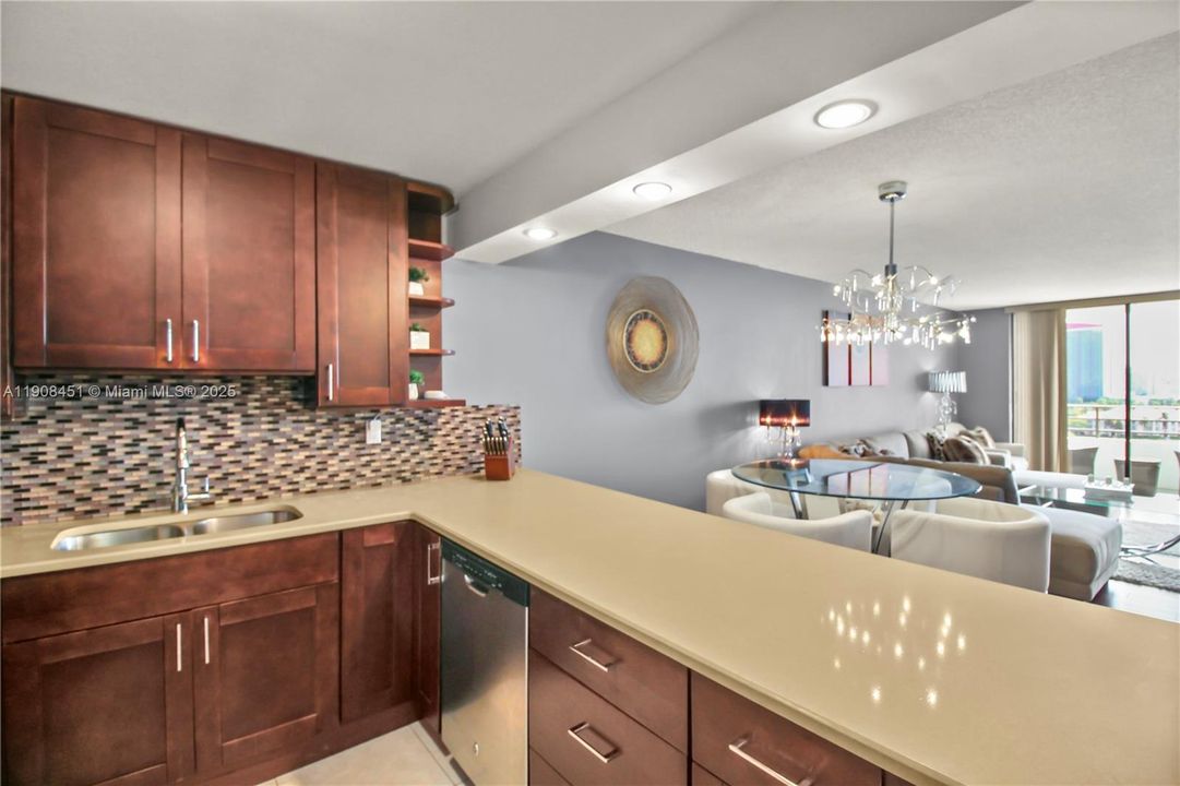 For Sale: $289,000 (1 beds, 1 baths, 1000 Square Feet)