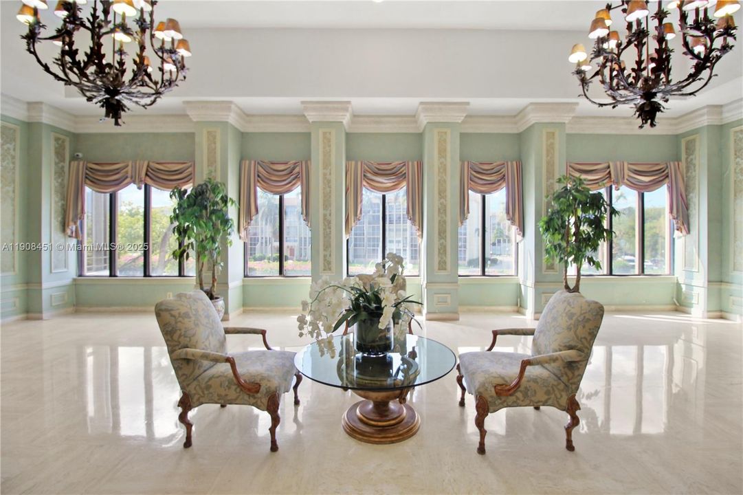 For Sale: $289,000 (1 beds, 1 baths, 1000 Square Feet)