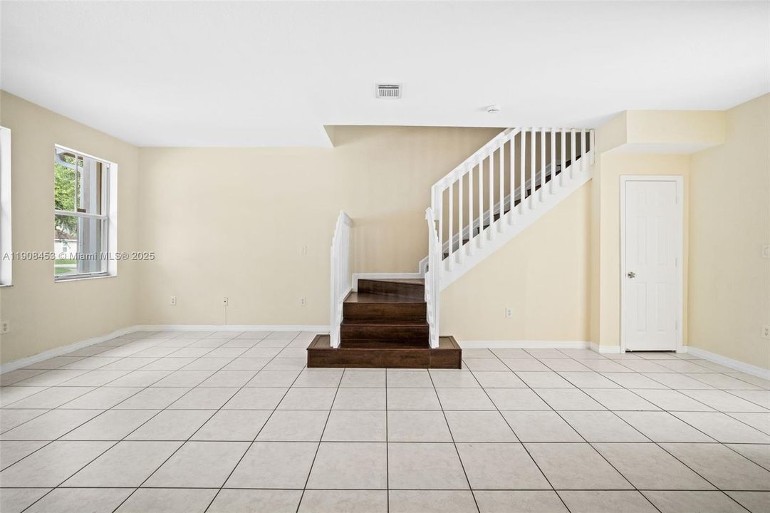 Active With Contract: $369,000 (3 beds, 2 baths, 1679 Square Feet)