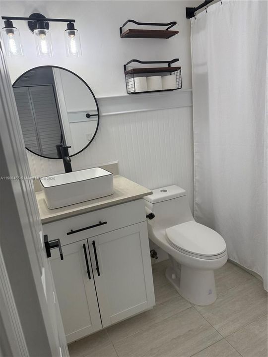 For Sale: $325,000 (2 beds, 2 baths, 975 Square Feet)