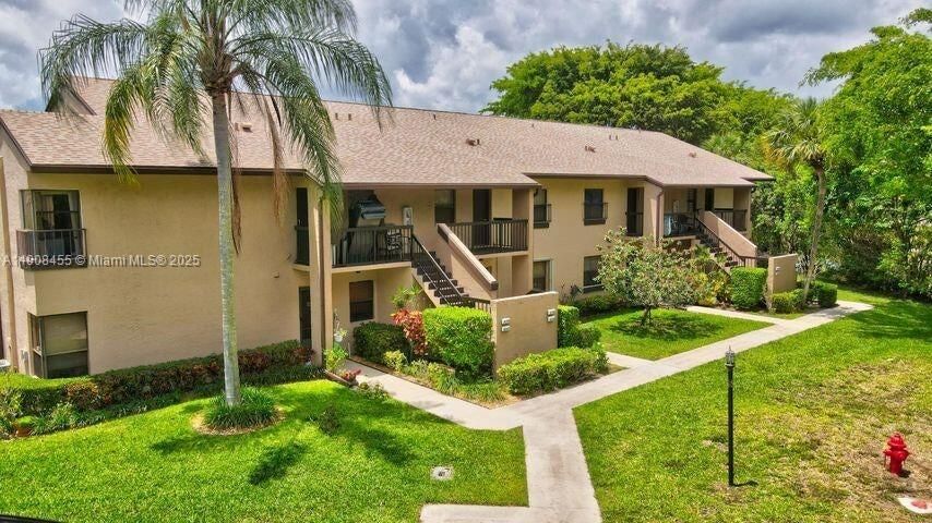 For Sale: $325,000 (2 beds, 2 baths, 975 Square Feet)