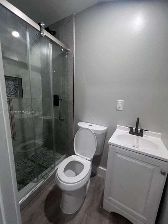 For Rent: $1,100 (1 beds, 1 baths, 1525 Square Feet)