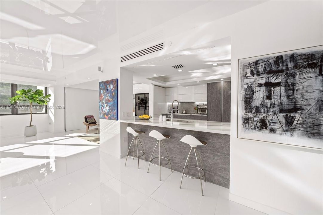 На продажу: $2,250,000 (2 спален, 2 ванн, 2325 Квадратных фут)