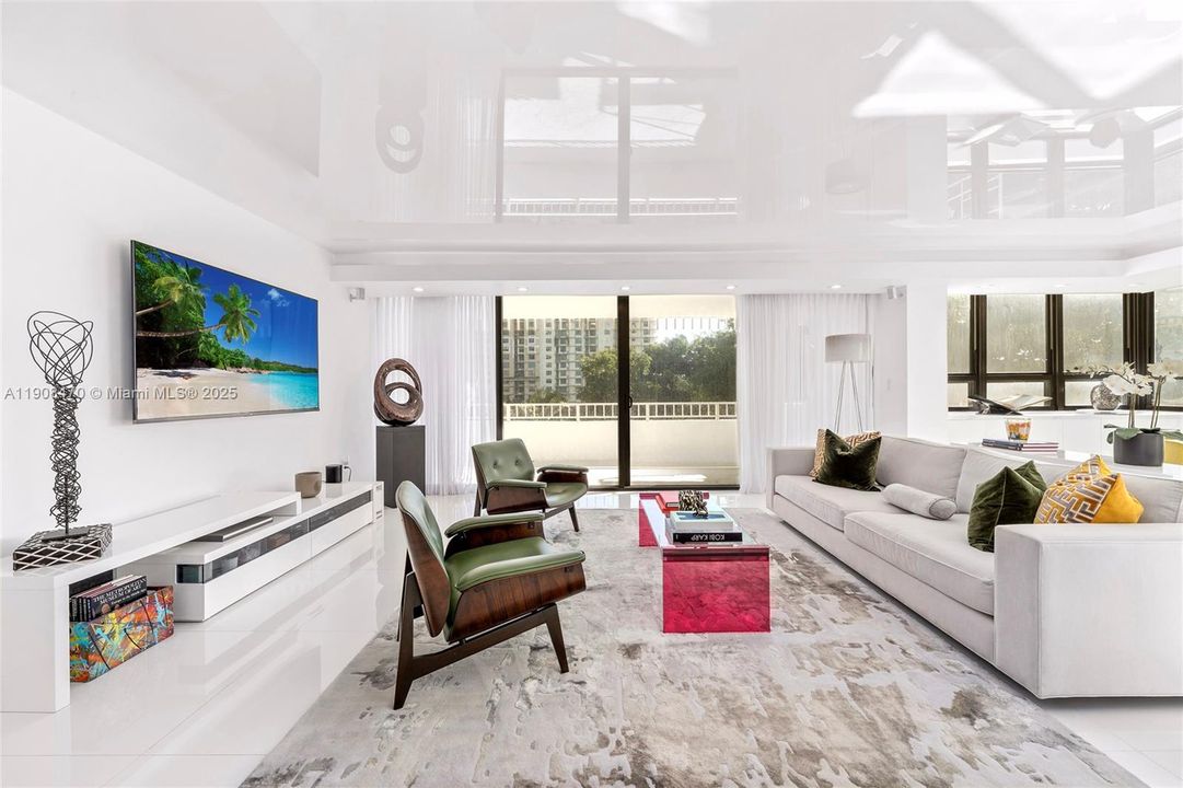 На продажу: $2,250,000 (2 спален, 2 ванн, 2325 Квадратных фут)