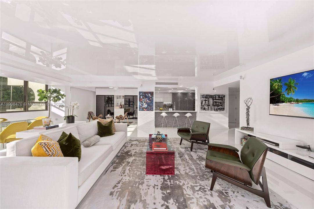 На продажу: $2,250,000 (2 спален, 2 ванн, 2325 Квадратных фут)