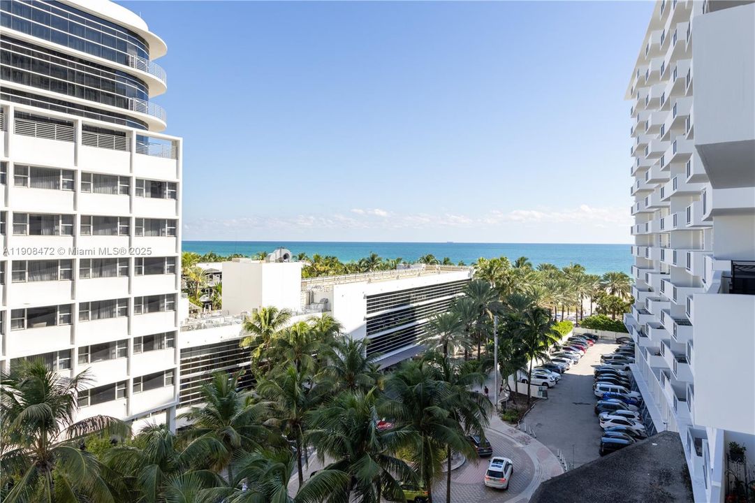 For Sale: $559,000 (1 beds, 1 baths, 820 Square Feet)