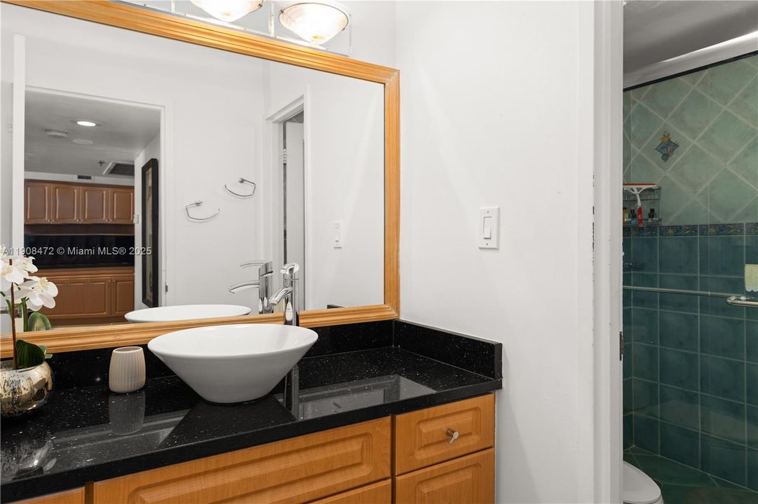 For Sale: $559,000 (1 beds, 1 baths, 820 Square Feet)